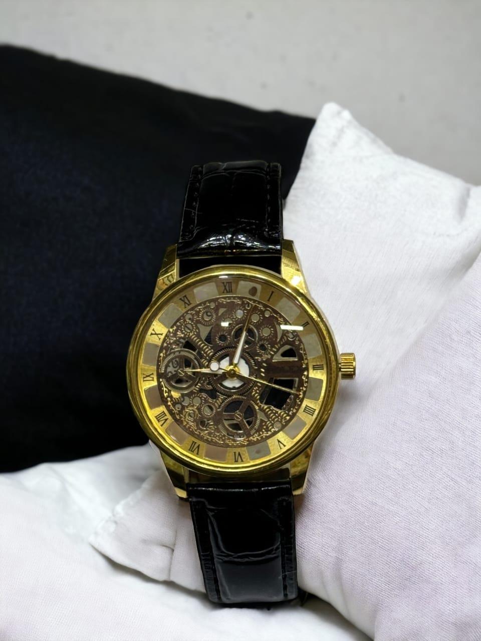 Men's quartz round Analoge watch with leather strap