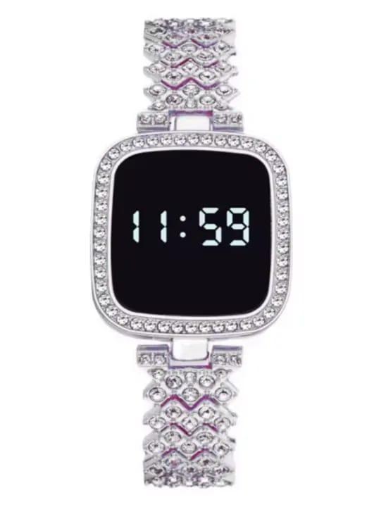 Women battery operated water resistant watch