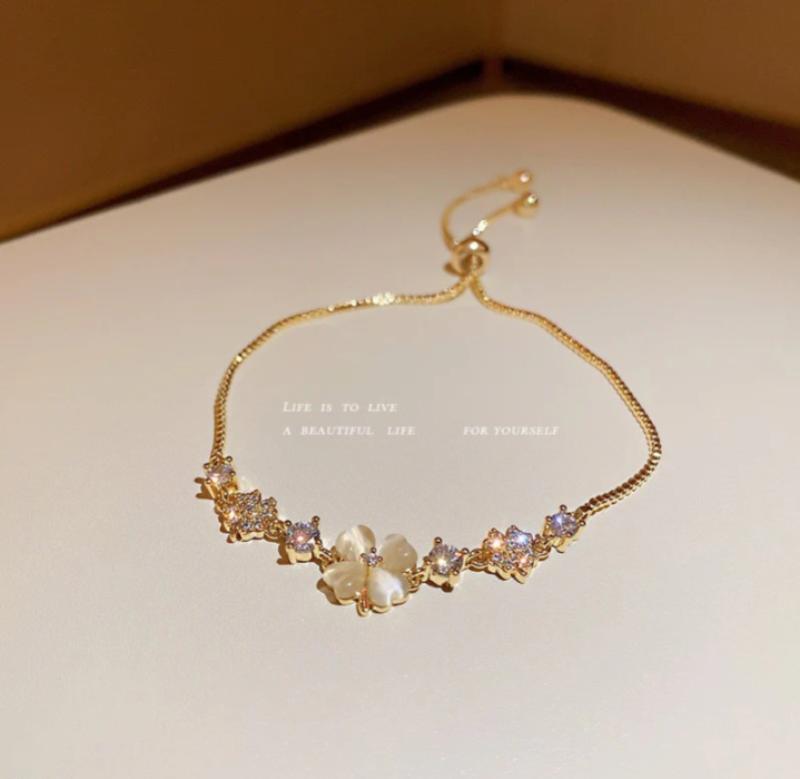 1 PCs gold plated flower charm bracelet