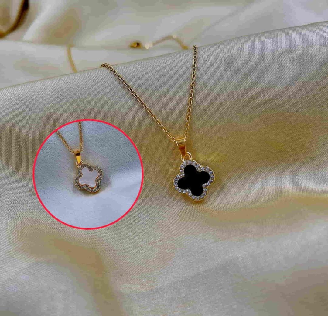 2 sides clover pendant