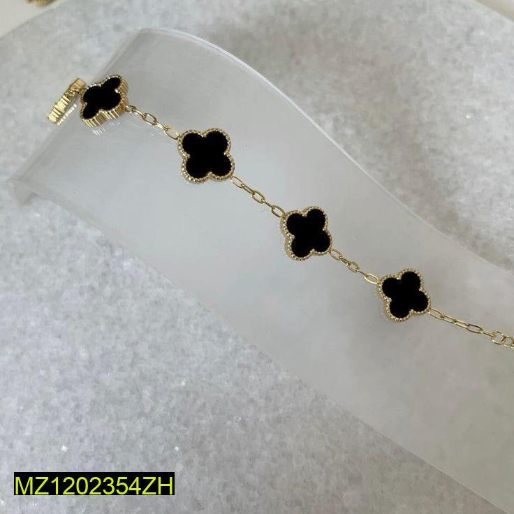Clover design bracelet