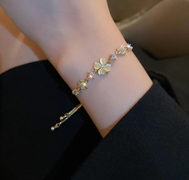 1 PCs gold plated flower charm bracelet