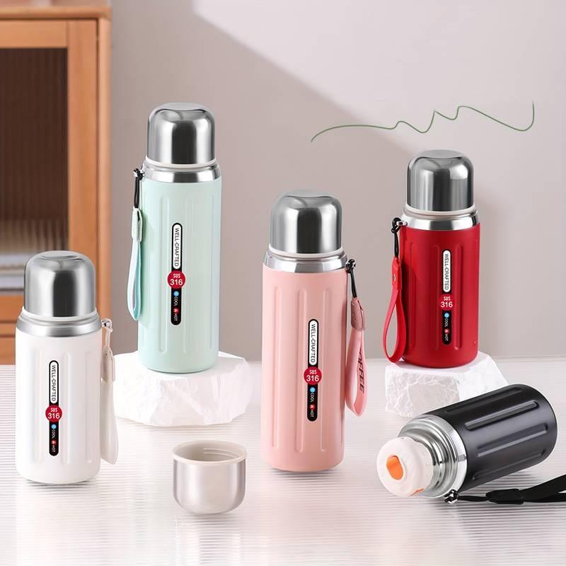 Thermal isolation vacuum water bottle