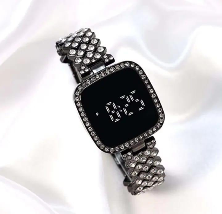 Women battery operated water resistant watch