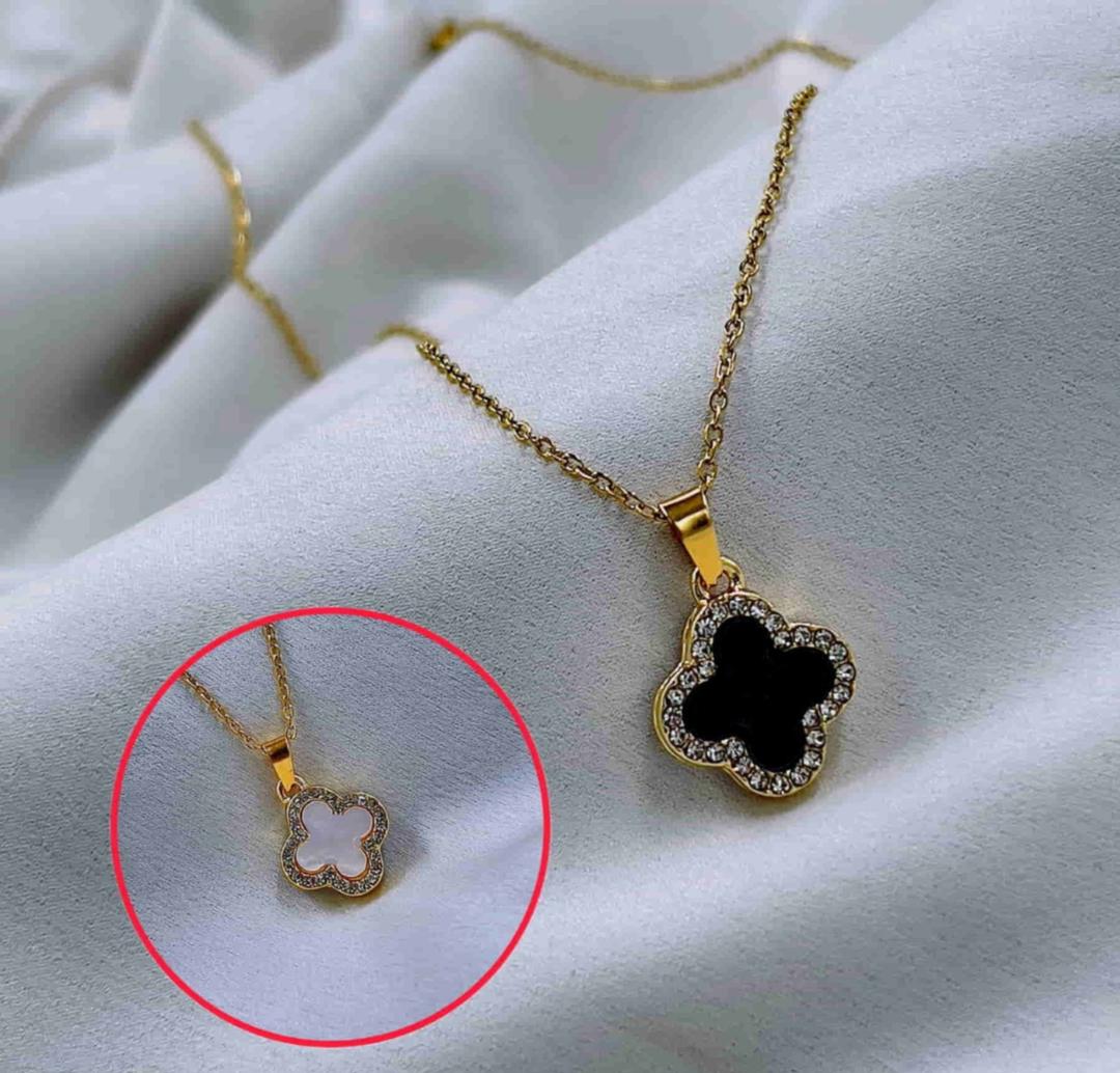 2 sides clover pendant