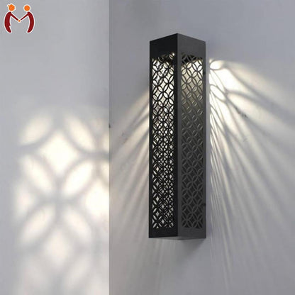 Wooden wall hanging lamp