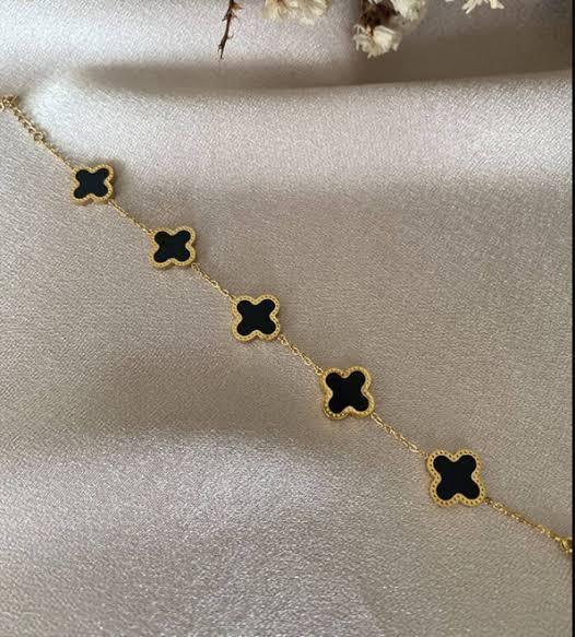 Clover design bracelet